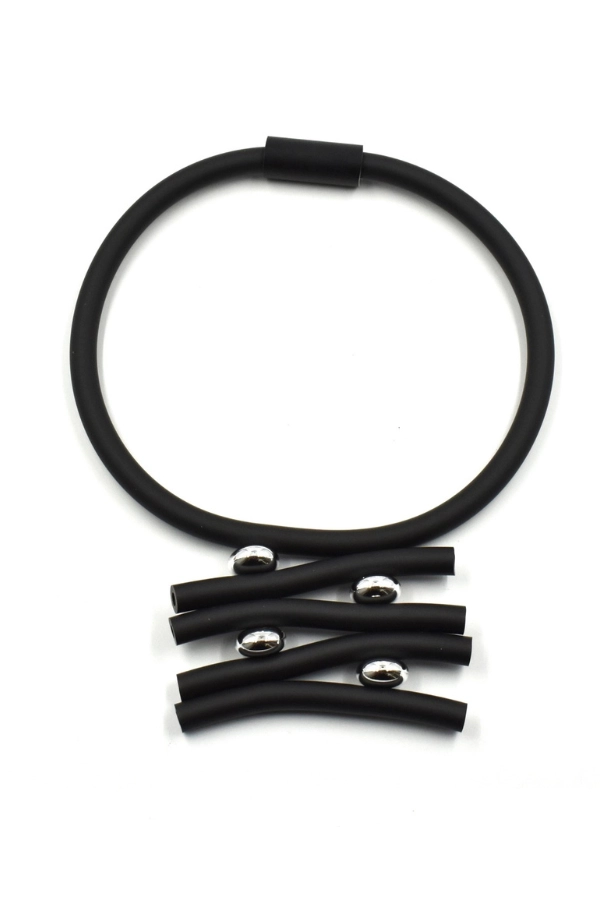 Visions in Noir Acrylic Details Rubber Necklace 2437Α