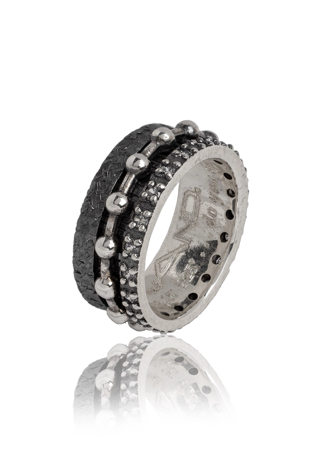 Silver ring with a rotating middle band